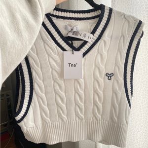 BRAND NEW Aritzia sweater vest